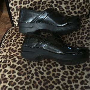 Dansko Professional Black Patent Leather Clog size 40 like new were too big